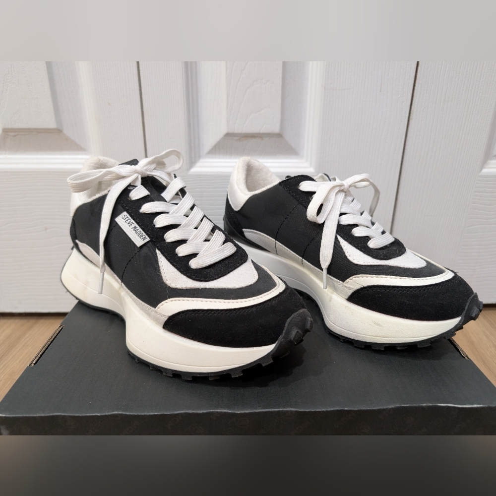 Steve Madden Diversion Retro Sneakers